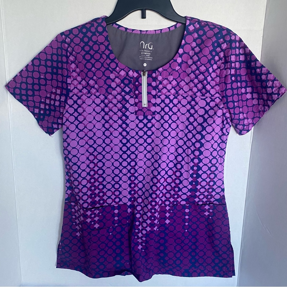 NRG by Barco women’s S stretch Scrub Top 2 patch pockets